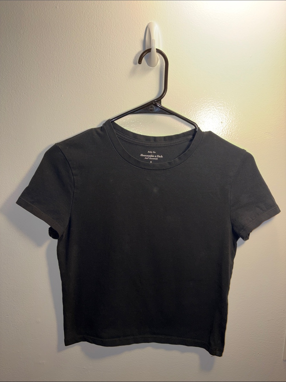 Abercrombie & Fitch Black Cropped Crewneck Tee